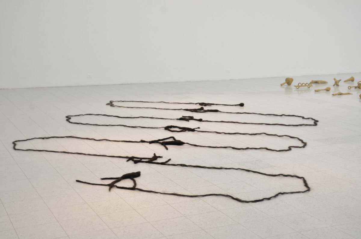 <span class="numbwork">2405</span > <span class="bullwork">•</span > Sin título (7 objetos) - Image 3