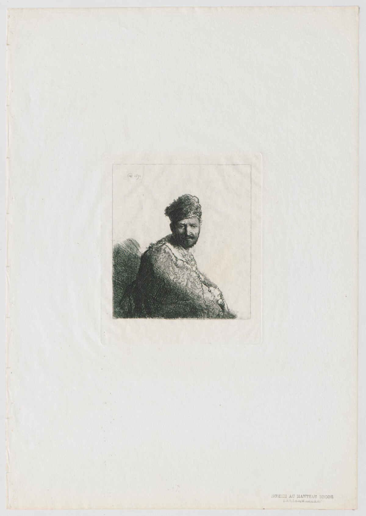 <span class="numbwork">0215</span > <span class="bullwork">•</span > Hombre con gorro de piel y abrigo bordado - Image 2