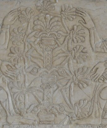 <span class="numbwork">1717</span > <span class="bullwork">•</span > Árbol sagrado entre dos genios alados