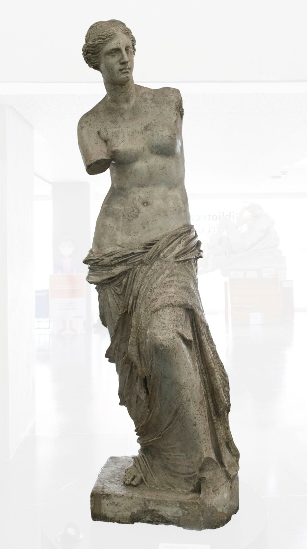 <span class="numbwork">1779</span > <span class="bullwork">•</span > Afrodita de Melos (Venus de Milo) - Image 2