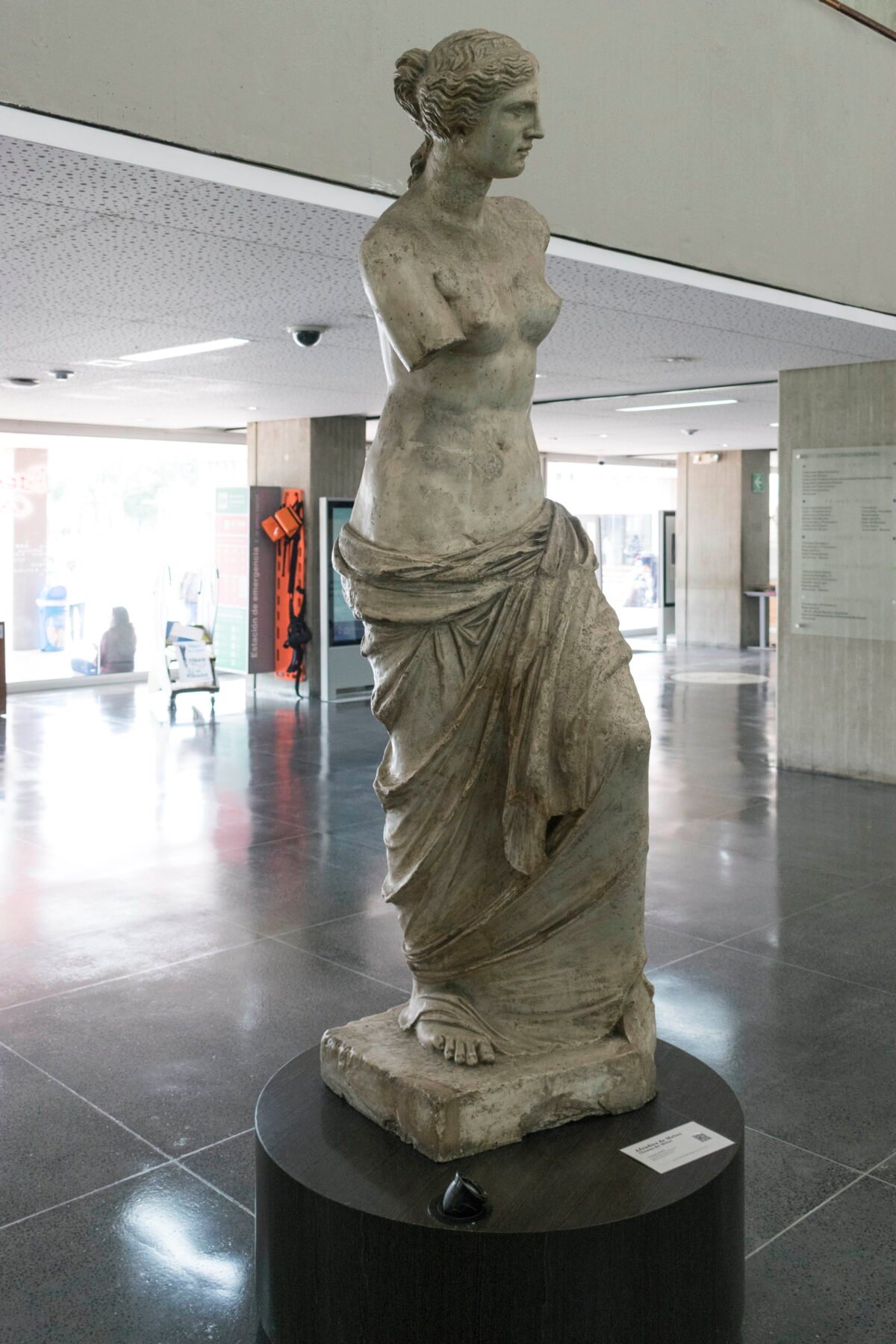 <span class="numbwork">1779</span > <span class="bullwork">•</span > Afrodita de Melos (Venus de Milo) - Image 9