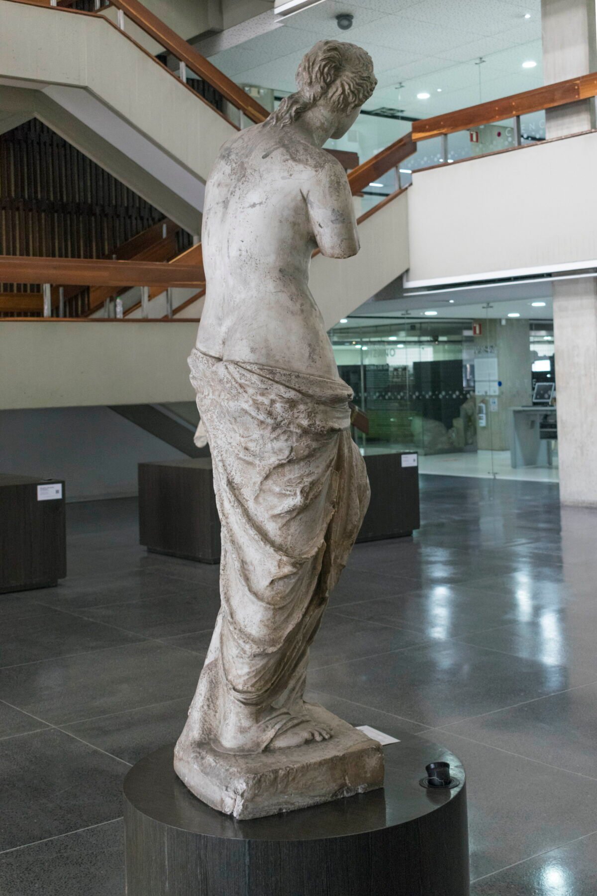 <span class="numbwork">1779</span > <span class="bullwork">•</span > Afrodita de Melos (Venus de Milo) - Image 7