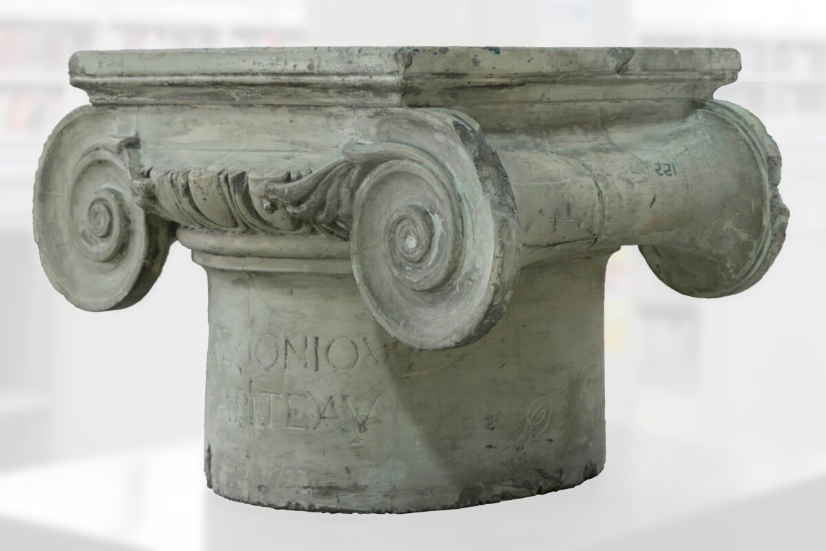 <span class="numbwork">1793</span > <span class="bullwork">•</span > Elemento arquitectónico - Capitel - Image 2