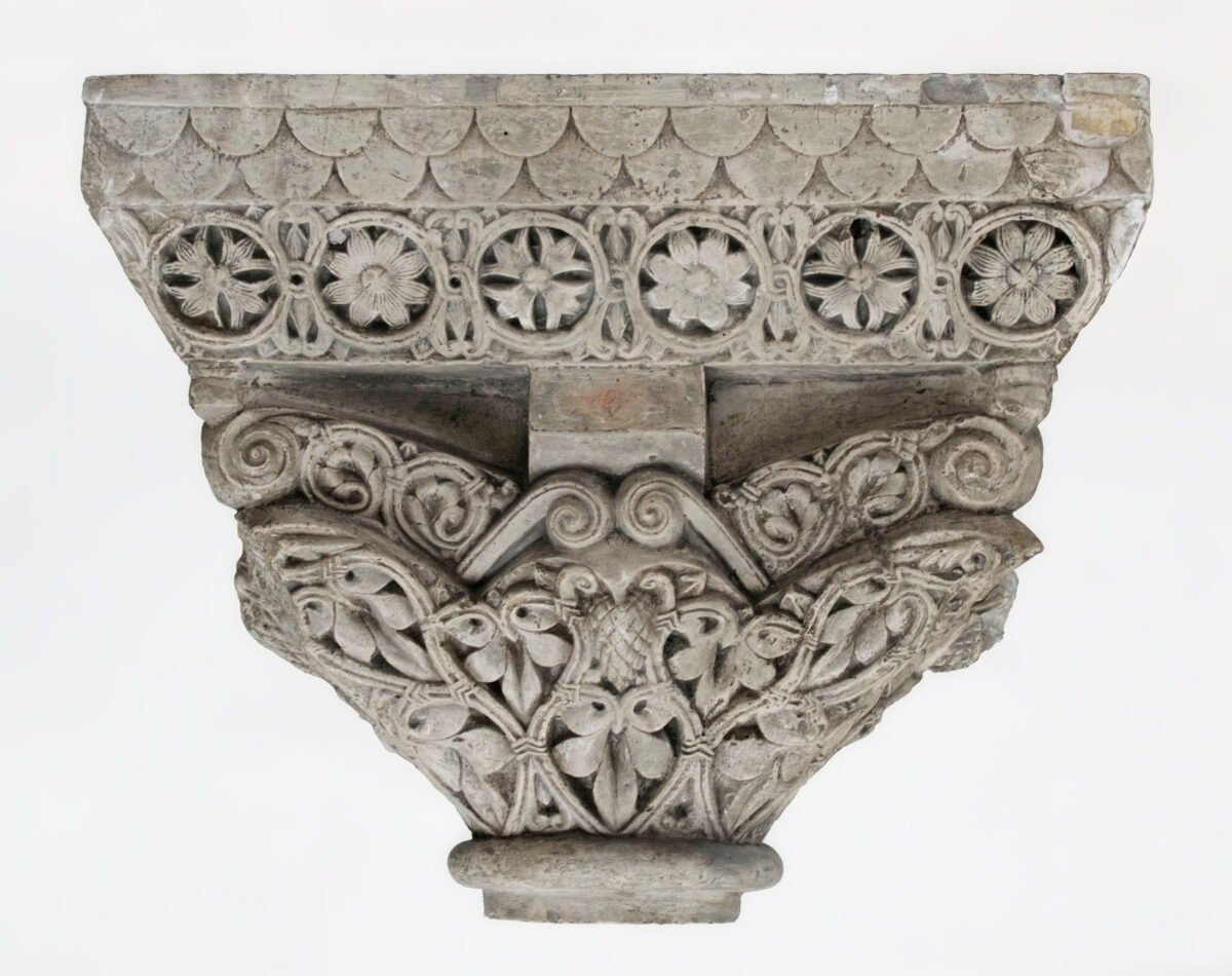 <span class="numbwork">1811</span > <span class="bullwork">•</span > Elemento arquitectónico - Capitel (3)
