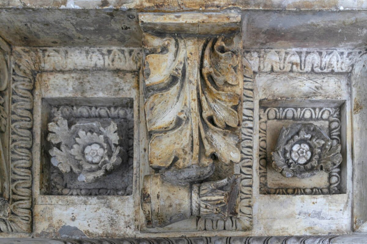 <span class="numbwork">2285</span > <span class="bullwork">•</span > Cornisa corintia romana