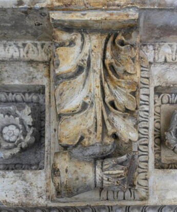 <span class="numbwork">2285</span > <span class="bullwork">•</span > Cornisa corintia romana
